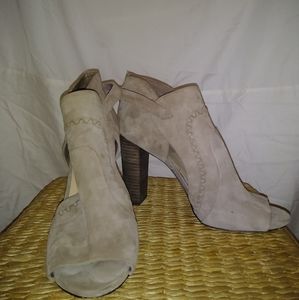 Size 9 vince camuto heels